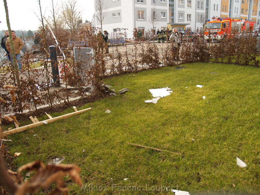 Gartenhaus in Koeln Vingst Nobelstr explodiert   P091.JPG